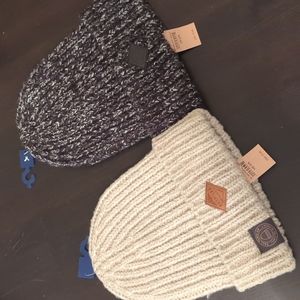 American Eagle Beanies NWT Cream black white